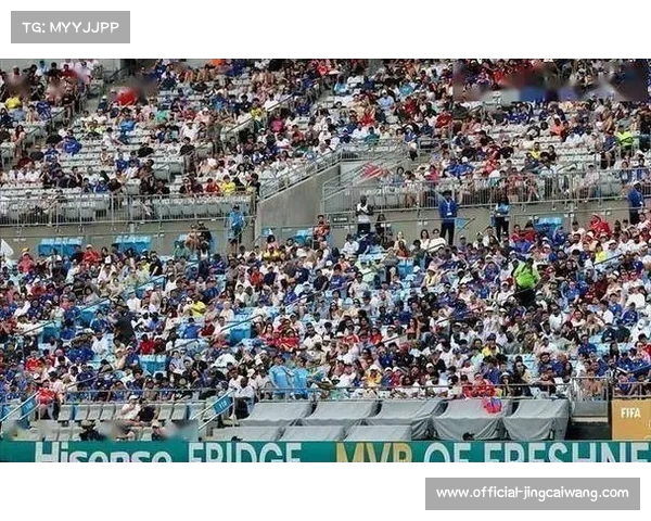 安德莱赫特比甲夺冠庆典球迷冲入场地颁奖仪式中断 安德莱赫特比甲夺冠庆典球迷冲入场地颁奖仪式中断